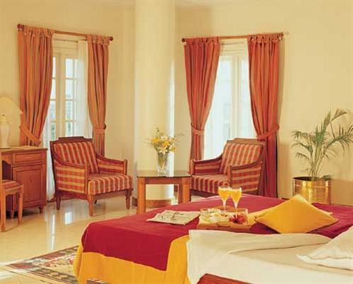 The Avenue Center Hotel Kochi Eksteriør bilde