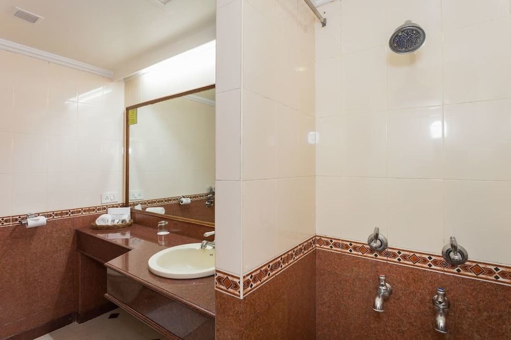 The Avenue Center Hotel Kochi Eksteriør bilde
