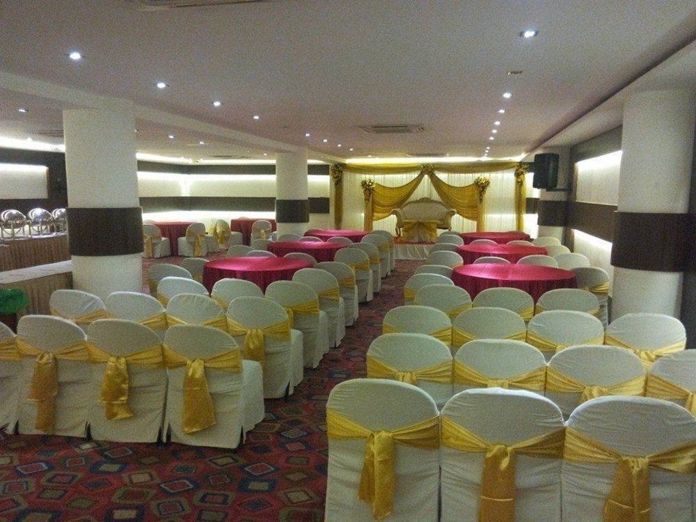 The Avenue Center Hotel Kochi Eksteriør bilde