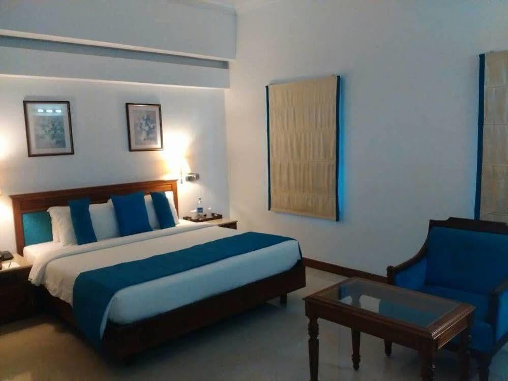 The Avenue Center Hotel Kochi Eksteriør bilde