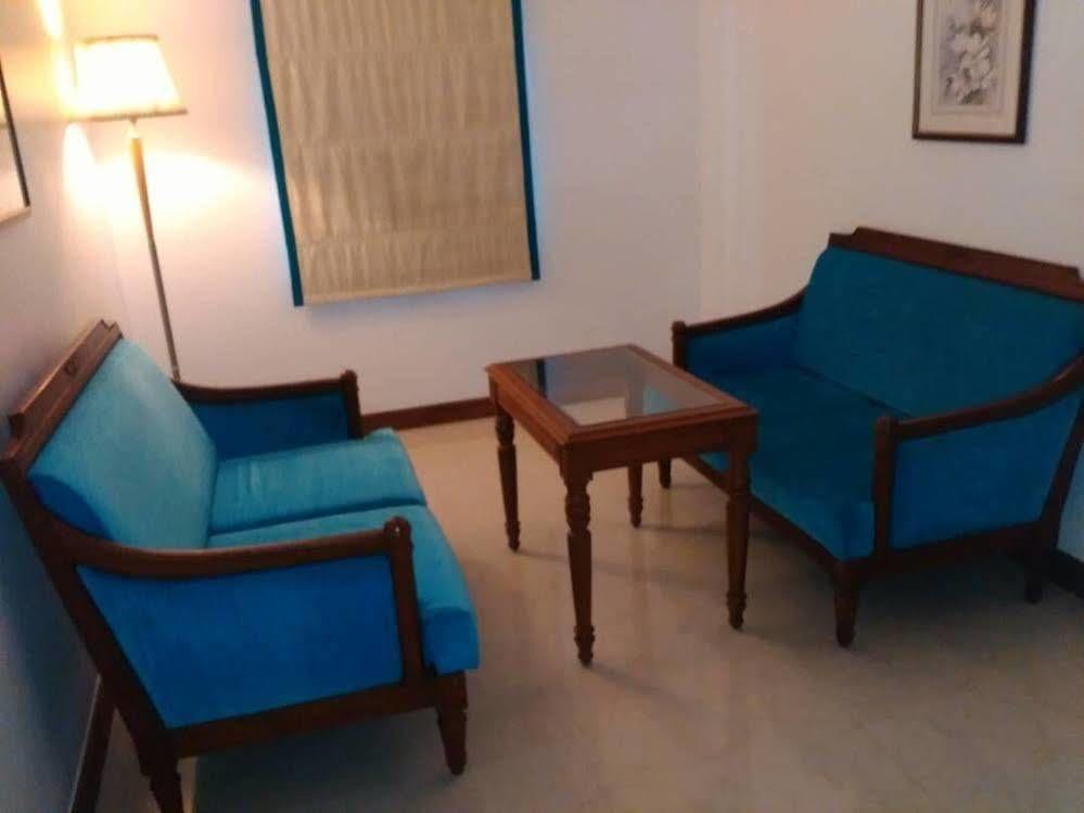 The Avenue Center Hotel Kochi Eksteriør bilde