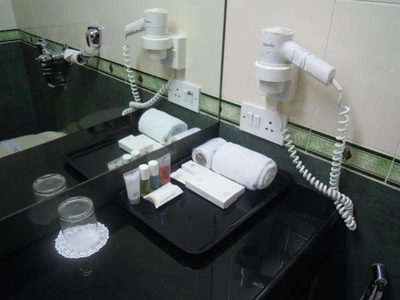The Avenue Center Hotel Kochi Eksteriør bilde